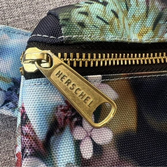 Herschel Supply Co - Fifteen Hip Pack, Winter Floral Hoffman Collection - Picture 7 of 14